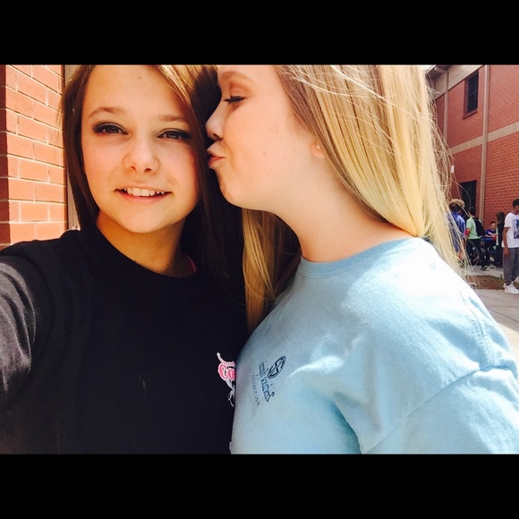 Profile Picture of Hannah Pasterz (@hannahpasterz) on Poshmark