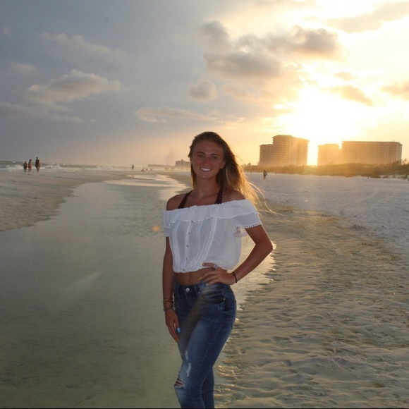 Profile Picture of Kayla Corley (@kcorley12) on Poshmark