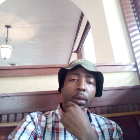 Leon Brisbon - Poshmark Profile Picture of Leon Brisbon (@leonbrisbon) on Poshmark