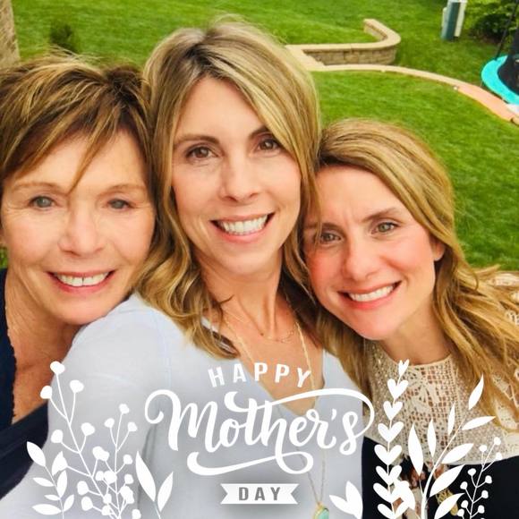 Profile Picture of Janalee Wiechers (@janaleewiechers) on Poshmark