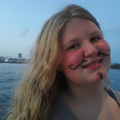 Profile Picture of Julia Buchanan (@cupcakequeenLMA) on Twitter