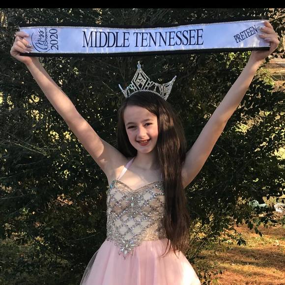 Profile Picture of Lisa Richardson (@lisarichards290) on Poshmark