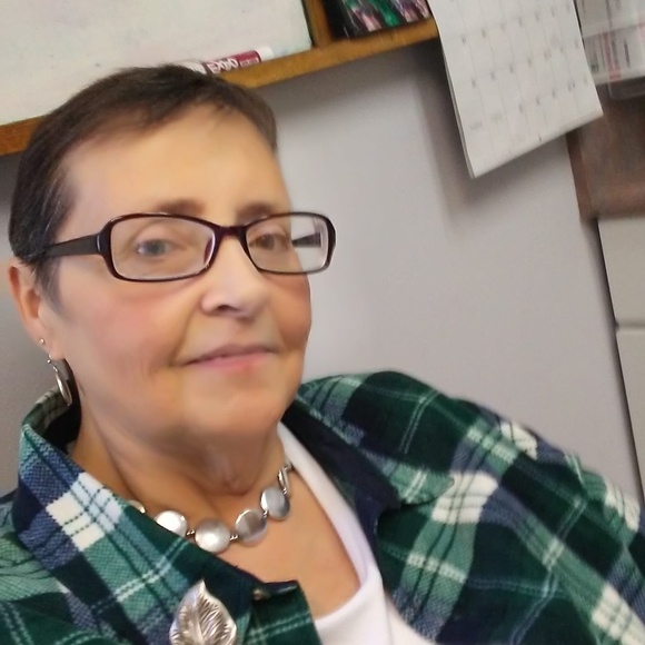 Profile Picture of Pam Schmidt (@again58oh) on Poshmark