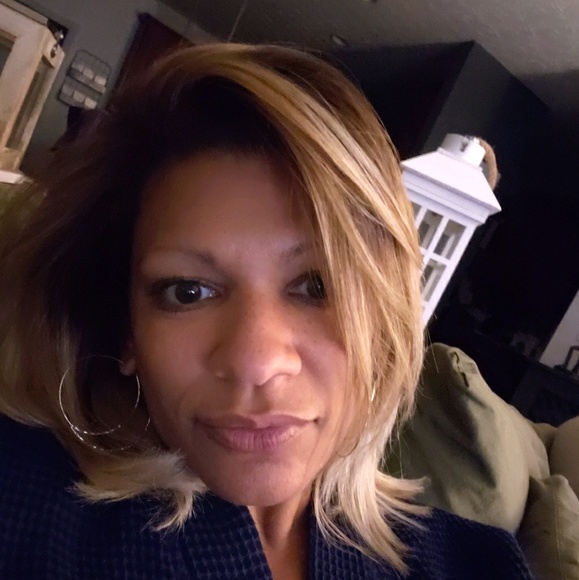 Profile Picture of Sarah Cveticanin (@scveticanin) on Poshmark