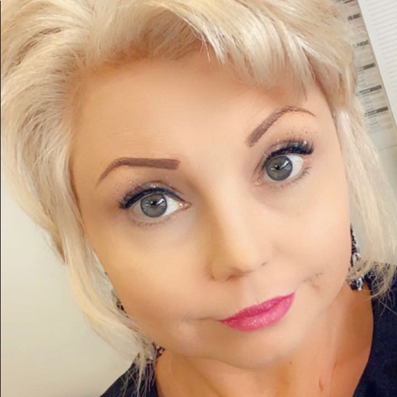 Profile Picture of Buffy Smith (@buffylynne) on Poshmark