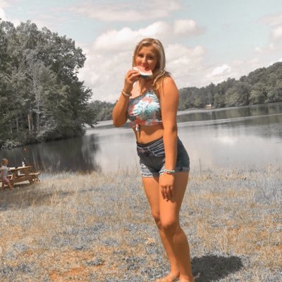 Profile Picture of Alyssa Burrows (@alyssaburrows4) on Twitter