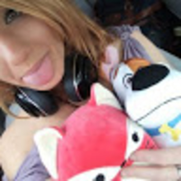 Profile Picture of Allison Papion (@ally_kali00) on Poshmark