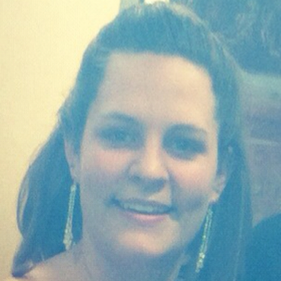 Profile Picture of Anna Stillinger (@astill05) on Poshmark