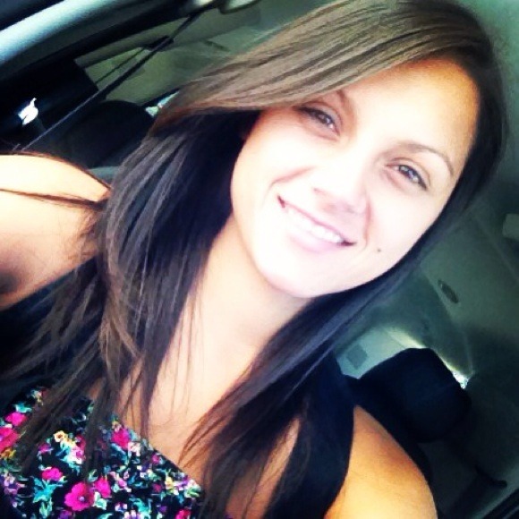 Profile Picture of Nina Bujanda (@ninabujanda) on Poshmark