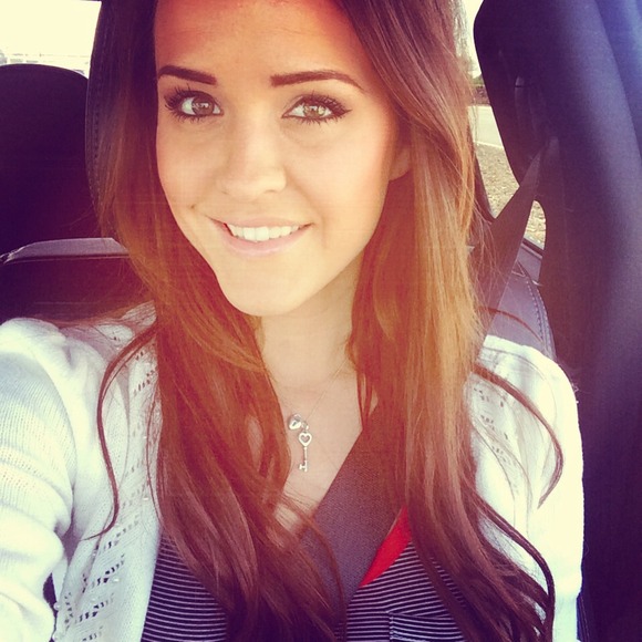 Profile Picture of Alexa Guillen (@apguillen330) on Poshmark