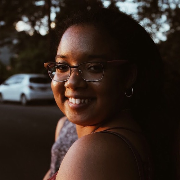 Profile Picture of Solange Hedmann (@solangehedmann) on Poshmark