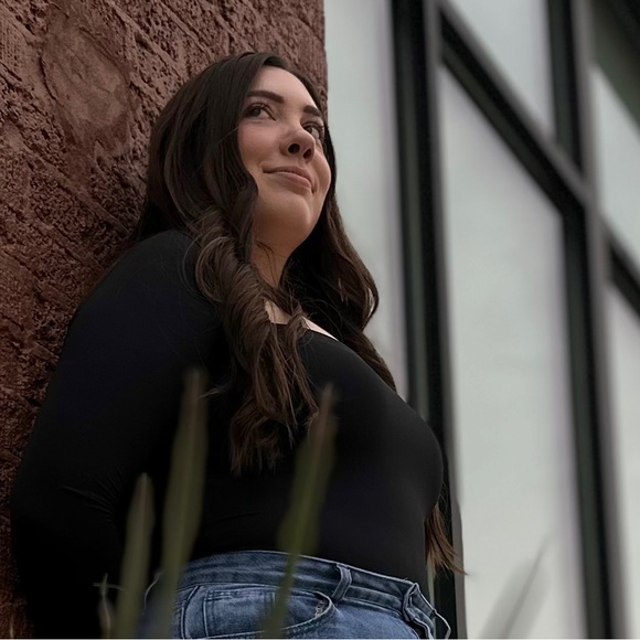 Profile Picture of Larrah Springer (@springerlarrah) on Poshmark