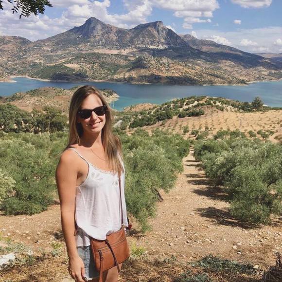 Profile Picture of Andréanne Manseau (@andymanseau) on Poshmark