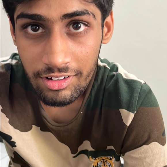 Profile Picture of Arjav Chabdda (@nibbeshwar) on Poshmark