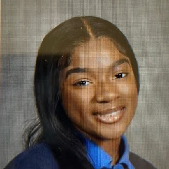 Samantha Cadesca - Poshmark Profile Picture of Samantha Cadesca (@samanthacadesca) on Poshmark