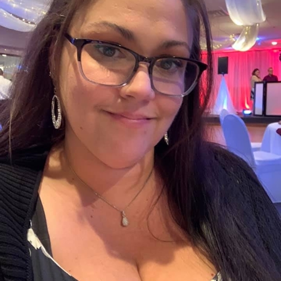 Profile Picture of Kellie Derensis (@derensis) on Poshmark