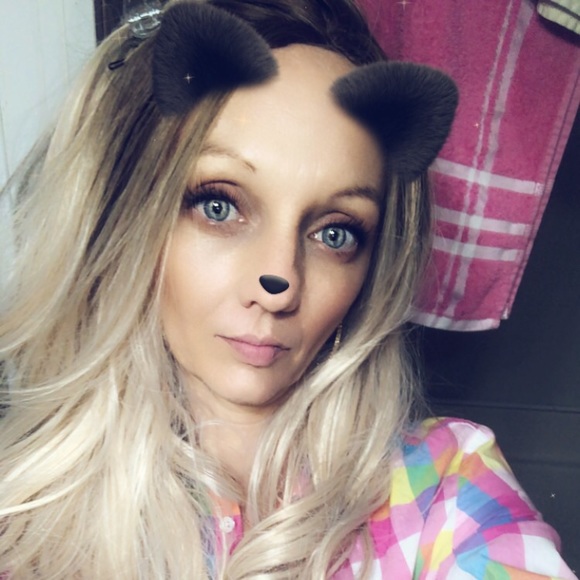 Profile Picture of Shawna Orsbon (@shawnaorsbon) on Poshmark