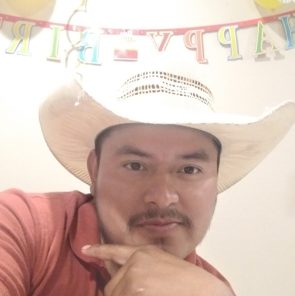 Profile Picture of Alex Arriaga (@alexarriaga412) on Poshmark