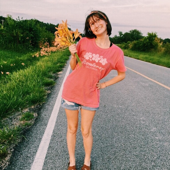 Profile Picture of Hannah Crain (@hannah_crain) on Poshmark