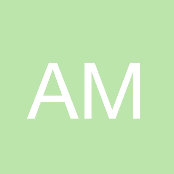 Profile Picture of Anna Mcaleavy (@bananazmc) on Poshmark