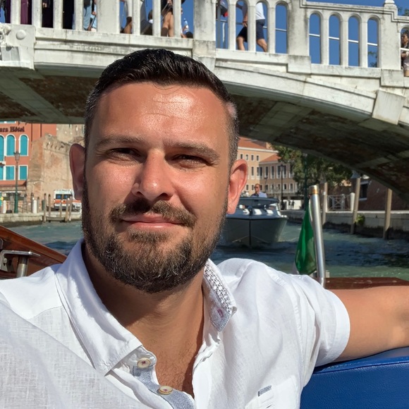 Profile Picture of Piotr Skowron (@sedrickprime) on Poshmark