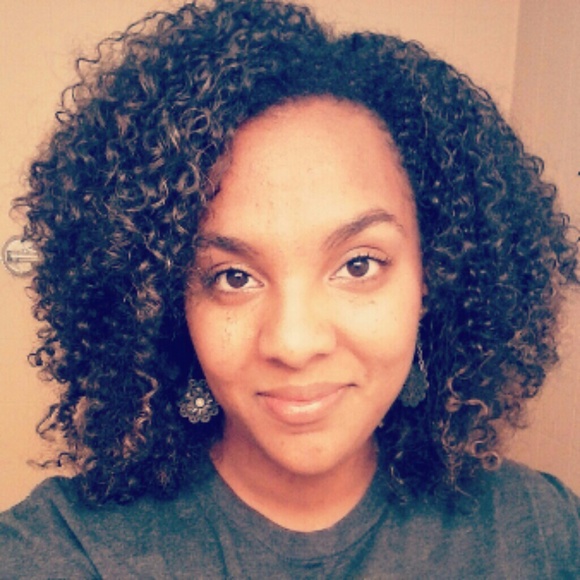Profile Picture of Alexandra Adames (@aadames00) on Poshmark