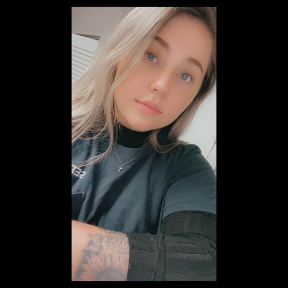 Profile Picture of Autumn Mahaffey (@autumnmahaffey2) on Poshmark