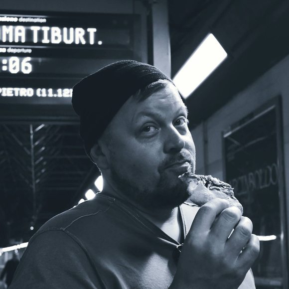 Profile Picture of Lee Daniels (@2bearsfan) on Poshmark