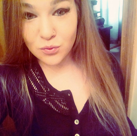 Profile Picture of Kimberly Hardwick (@kimberlybrook) on Poshmark