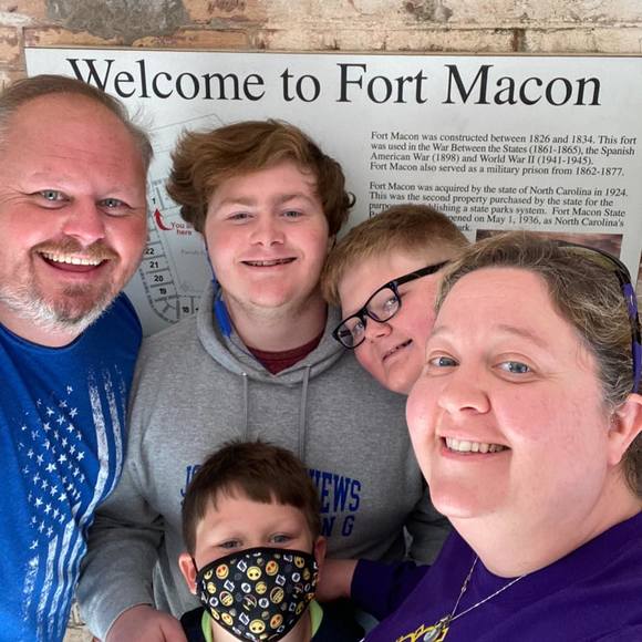 Profile Picture of Amanda Globuschutz (@globaman) on Poshmark