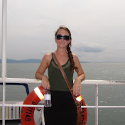 Profile Picture of Amy Merritt (@merrittmama) on Youtube