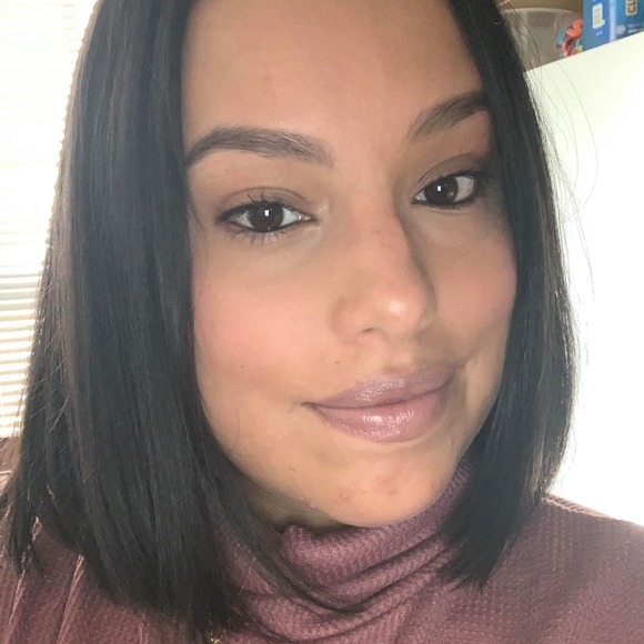 Profile Picture of Aura Rivas (@arivas1) on Poshmark