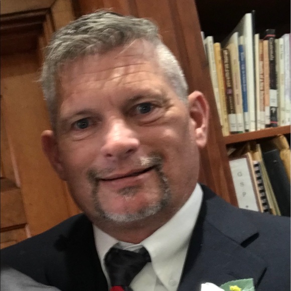 Profile Picture of David Bradley (@dbradleyl2) on Poshmark