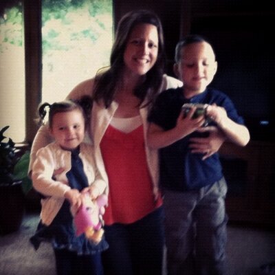 Profile Picture of Kim Barricklow (@kim_kimcutter) on Twitter