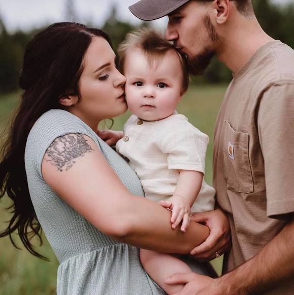 Profile Picture of Ashley Key (@ashleykey123) on Poshmark