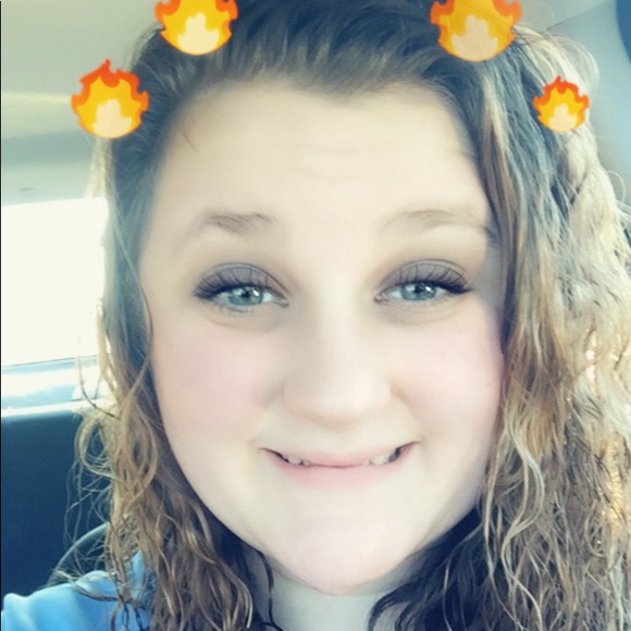 Profile Picture of Haley Armstrong (@haley21522) on Poshmark