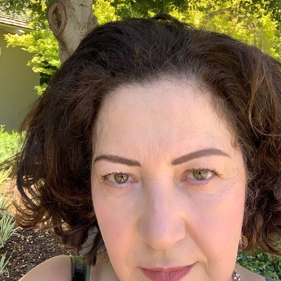 Profile Picture of May Lara (@maylara) on Poshmark