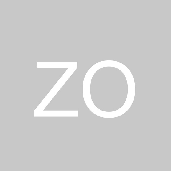 Profile Picture of Zhanna Oleynikova (@zoley123) on Poshmark