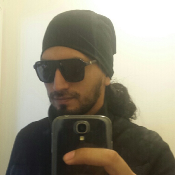 Profile Picture of Edward Sanchez (@huesohueso) on Poshmark