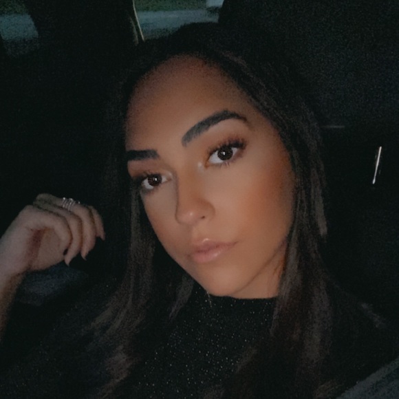 Profile Picture of Victoria Francese (@vicfrancese510) on Poshmark