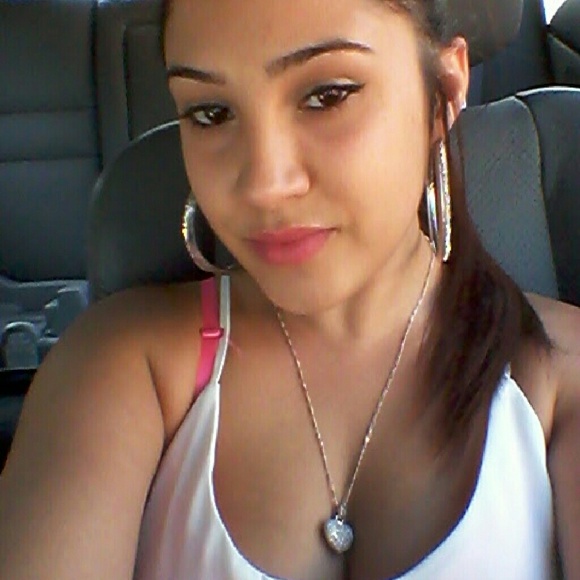 Profile Picture of Tisha Matthews (@sexzi_momma24) on Poshmark