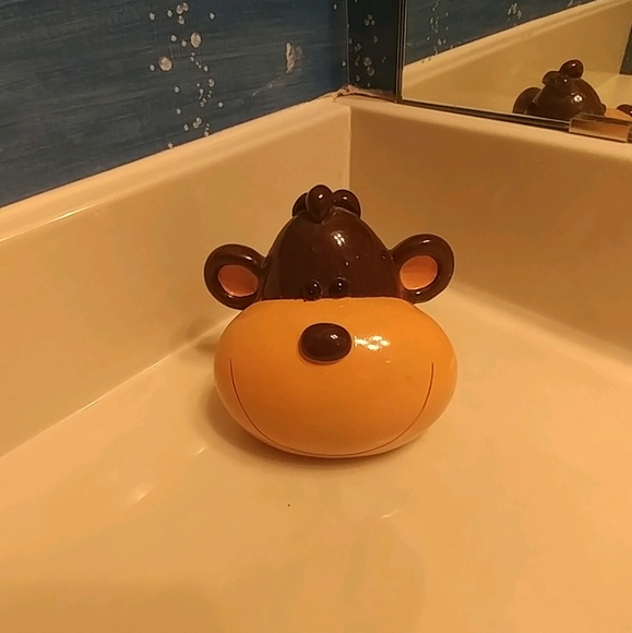 Profile Picture of Laura Woulfe (@lwoulfe) on Poshmark