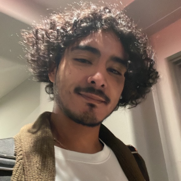 Profile Picture of Carlos Montoya (@losonkuaintknow) on Poshmark