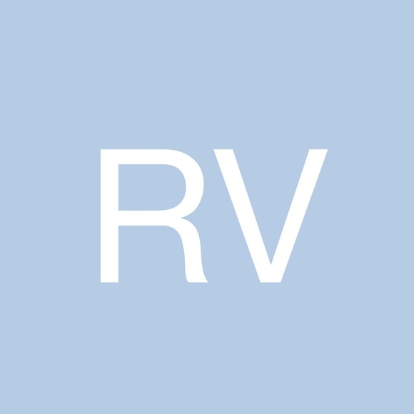 Profile Picture of Roseanne Visone (@roseannevisone) on Poshmark