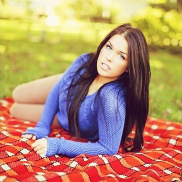 Profile Picture of Alisa Sandgren (@alisasandgren) on Poshmark