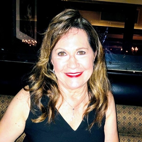 Profile Picture of Mary ellen Scheipeter (@shymel610) on Poshmark