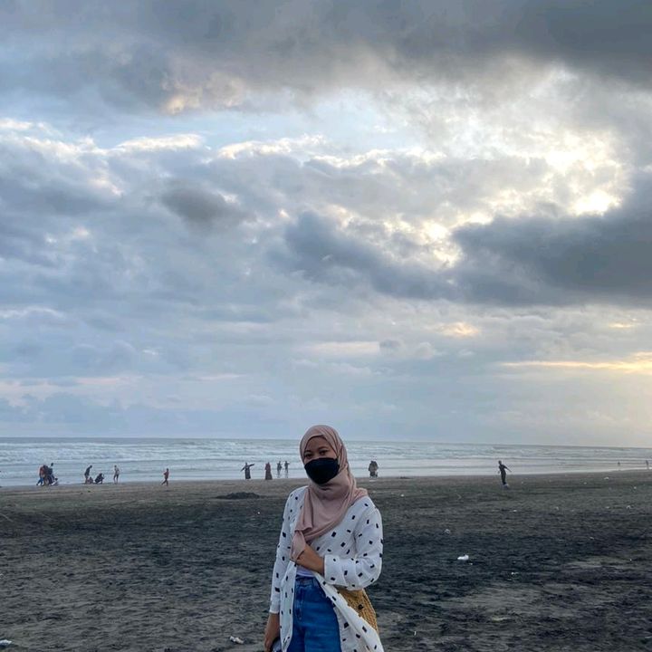 Profile Picture of galeree (@galeree.id) on Tiktok