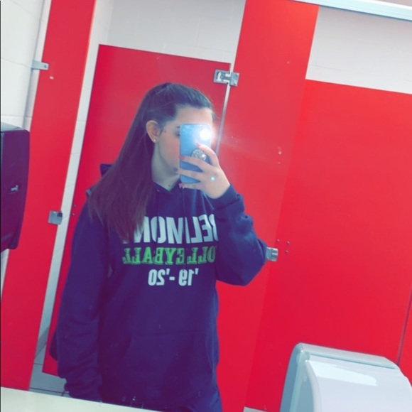 Profile Picture of Sara Hack (@sarahack438) on Poshmark