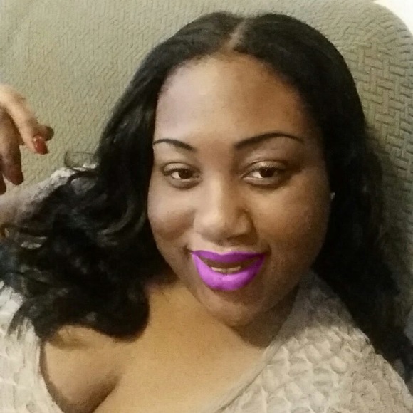 Profile Picture of Queen Queen (@queen_honey2018) on Poshmark