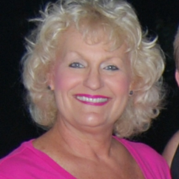 Profile Picture of Kim Kipping (@kimkipping) on Poshmark